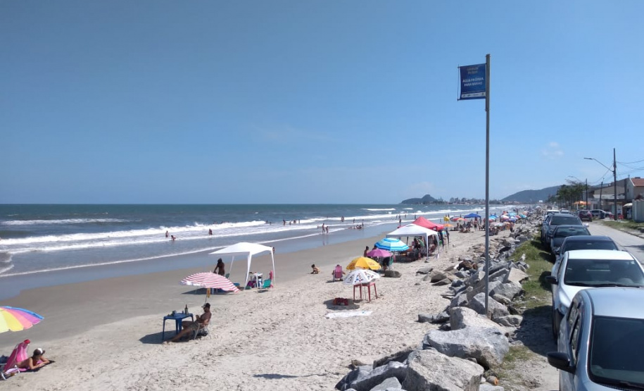 Nos primeiros 30 dias de Operação Verão, o Instituto Ambiental do Paraná (IAP) vem promovendo atividades ambientais lúdicas e educativas aos veranistas que estão no Litoral e também no Interior do Estado. As ações são realizadas em parceria com a Secretaria de Estado do Desenvolvimento Ambiental e Turismo, o Instituto das Águas e o Batalhão da Polícia Ambiental Força Verde. Foto: Divulgação/SEMA