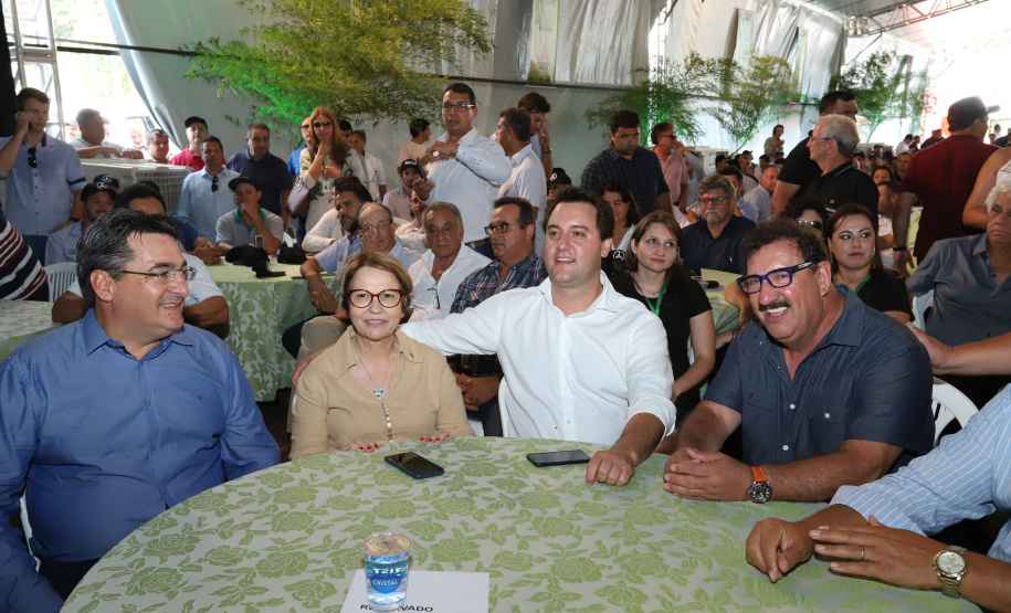 O governador Carlos Massa Ratinho Junior e a ministra da Agricultura, Pecuária e Abastecimento, Tereza Cristina, participam do evento que marca a abertura nacional da colheita da soja. Apucarana, 24/01/2019. Foto: Rodrigo Felix Leal/ANPr
