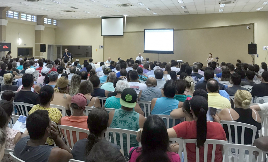 Mais de 600 pessoas participaram da audiência pública para apresentação do projeto de ampliação do cais de acostagem do Porto de Paranaguá. Na reunião, realizada quarta-feira (23) e que durou cinco horas, moradores de comunidades pesqueiras, tradicionais, indígenas e de todo os bairros da cidade conheceram e opinaram sobre o projeto. Foto: APPA