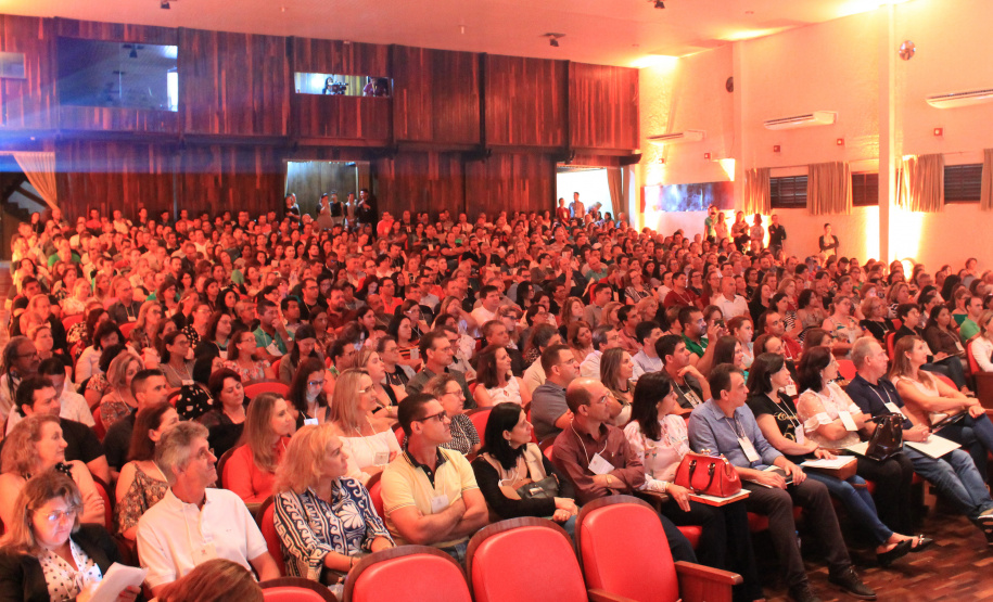 A Secretaria de Estado da Educação iniciou nessa quinta-feira (24), em Pinhão (no Centro-Sul), a segunda etapa do Seminário de Diretores ? Aprendizagem em Foco 2019. Participam cerca de 700 servidores, entre diretores das escolas estaduais, chefes de Núcleos de Educação e técnicos pedagógicos, das regionais de Campo Mourão, Pitanga, Ivaiporã, Goioerê, Cianorte, Paranavaí, Loanda, Umuarama, Assis Chateaubriand e Toledo .  -  Faxinal do Céu, 24/01/2019  -  Foto: Fernando de Jesus/SEED
