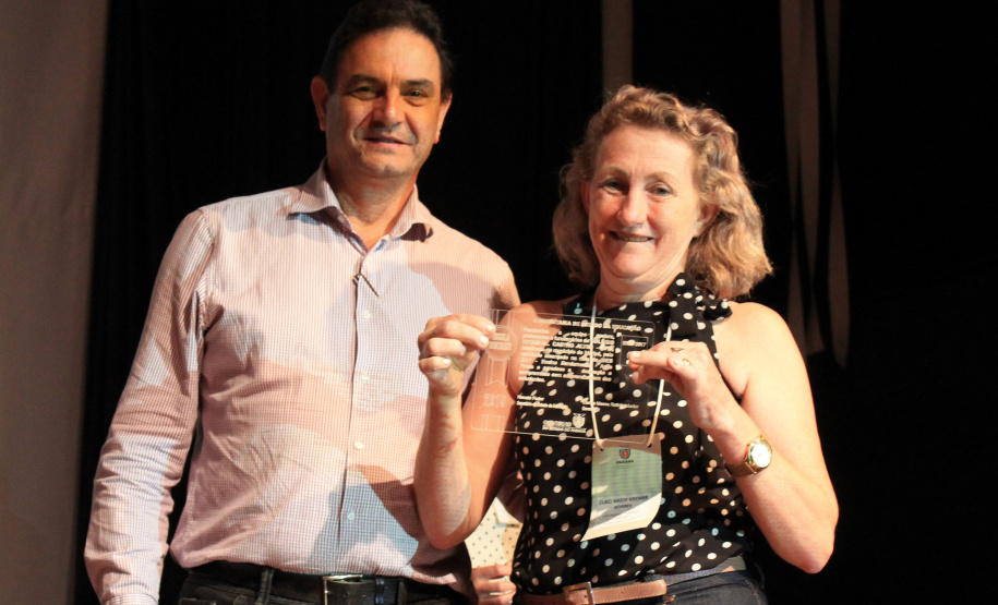 A Secretaria de Estado da Educação iniciou nessa quinta-feira (24), em Pinhão (no Centro-Sul), a segunda etapa do Seminário de Diretores ? Aprendizagem em Foco 2019. HOMENAGENS - As escolas estaduais das dez regionais com as melhores notas e maior crescimento no Índice de Desenvolvimento da Educação Básica (Ideb) foram homenageadas pela pasta na abertura do evento.  -  Faxinal do Céu, 24/01/2019  -  Foto: Fernandor de Jesus/SEED