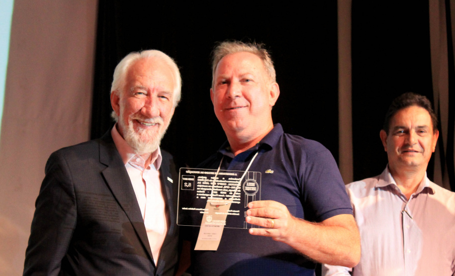 A Secretaria de Estado da Educação iniciou nessa quinta-feira (24), em Pinhão (no Centro-Sul), a segunda etapa do Seminário de Diretores ? Aprendizagem em Foco 2019. HOMENAGENS - As escolas estaduais das dez regionais com as melhores notas e maior crescimento no Índice de Desenvolvimento da Educação Básica (Ideb) foram homenageadas pela pasta na abertura do evento.  -  Faxinal do Céu, 24/01/2019  -  Foto: Fernandor de Jesus/SEED