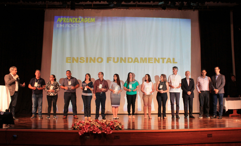 A Secretaria de Estado da Educação iniciou nessa quinta-feira (24), em Pinhão (no Centro-Sul), a segunda etapa do Seminário de Diretores ? Aprendizagem em Foco 2019. HOMENAGENS - As escolas estaduais das dez regionais com as melhores notas e maior crescimento no Índice de Desenvolvimento da Educação Básica (Ideb) foram homenageadas pela pasta na abertura do evento.  -  Faxinal do Céu, 24/01/2019  -  Foto: Fernandor de Jesus/SEED