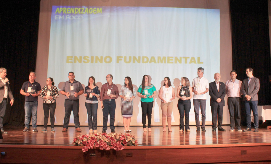 A Secretaria de Estado da Educação iniciou nessa quinta-feira (24), em Pinhão (no Centro-Sul), a segunda etapa do Seminário de Diretores ? Aprendizagem em Foco 2019. HOMENAGENS - As escolas estaduais das dez regionais com as melhores notas e maior crescimento no Índice de Desenvolvimento da Educação Básica (Ideb) foram homenageadas pela pasta na abertura do evento.  -  Faxinal do Céu, 24/01/2019  -  Foto: Fernandor de Jesus/SEED