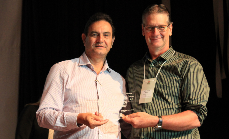 A Secretaria de Estado da Educação iniciou nessa quinta-feira (24), em Pinhão (no Centro-Sul), a segunda etapa do Seminário de Diretores ? Aprendizagem em Foco 2019. HOMENAGENS - As escolas estaduais das dez regionais com as melhores notas e maior crescimento no Índice de Desenvolvimento da Educação Básica (Ideb) foram homenageadas pela pasta na abertura do evento.  -  Faxinal do Céu, 24/01/2019  -  Foto: Fernandor de Jesus/SEED