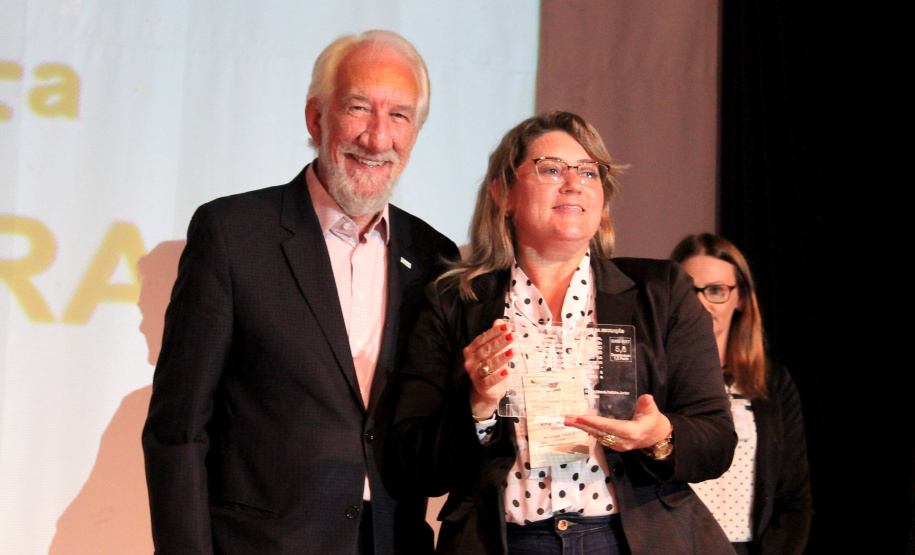 A Secretaria de Estado da Educação iniciou nessa quinta-feira (24), em Pinhão (no Centro-Sul), a segunda etapa do Seminário de Diretores ? Aprendizagem em Foco 2019. HOMENAGENS - As escolas estaduais das dez regionais com as melhores notas e maior crescimento no Índice de Desenvolvimento da Educação Básica (Ideb) foram homenageadas pela pasta na abertura do evento.  -  Faxinal do Céu, 24/01/2019  -  Foto: Fernandor de Jesus/SEED