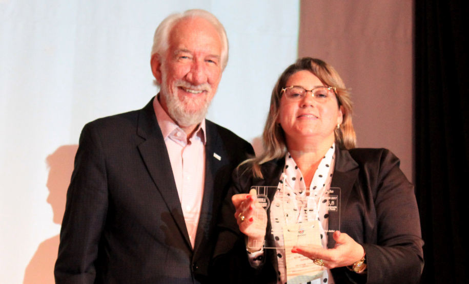 A Secretaria de Estado da Educação iniciou nessa quinta-feira (24), em Pinhão (no Centro-Sul), a segunda etapa do Seminário de Diretores ? Aprendizagem em Foco 2019. HOMENAGENS - As escolas estaduais das dez regionais com as melhores notas e maior crescimento no Índice de Desenvolvimento da Educação Básica (Ideb) foram homenageadas pela pasta na abertura do evento.  -  Faxinal do Céu, 24/01/2019  -  Foto: Fernandor de Jesus/SEED