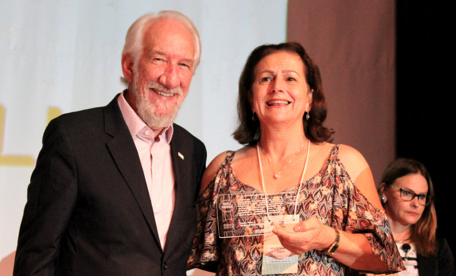 A Secretaria de Estado da Educação iniciou nessa quinta-feira (24), em Pinhão (no Centro-Sul), a segunda etapa do Seminário de Diretores ? Aprendizagem em Foco 2019. HOMENAGENS - As escolas estaduais das dez regionais com as melhores notas e maior crescimento no Índice de Desenvolvimento da Educação Básica (Ideb) foram homenageadas pela pasta na abertura do evento.  -  Faxinal do Céu, 24/01/2019  -  Foto: Fernandor de Jesus/SEED