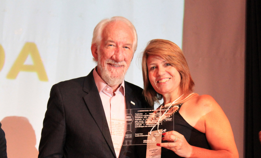 A Secretaria de Estado da Educação iniciou nessa quinta-feira (24), em Pinhão (no Centro-Sul), a segunda etapa do Seminário de Diretores ? Aprendizagem em Foco 2019. HOMENAGENS - As escolas estaduais das dez regionais com as melhores notas e maior crescimento no Índice de Desenvolvimento da Educação Básica (Ideb) foram homenageadas pela pasta na abertura do evento.  -  Faxinal do Céu, 24/01/2019  -  Foto: Fernandor de Jesus/SEED