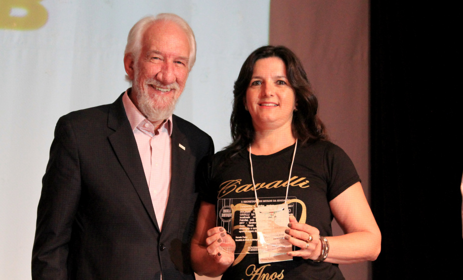 A Secretaria de Estado da Educação iniciou nessa quinta-feira (24), em Pinhão (no Centro-Sul), a segunda etapa do Seminário de Diretores ? Aprendizagem em Foco 2019. HOMENAGENS - As escolas estaduais das dez regionais com as melhores notas e maior crescimento no Índice de Desenvolvimento da Educação Básica (Ideb) foram homenageadas pela pasta na abertura do evento.  -  Faxinal do Céu, 24/01/2019  -  Foto: Fernandor de Jesus/SEED