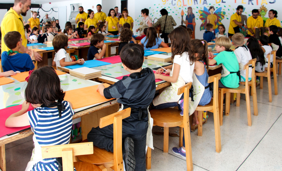 O espetáculo teatral “No mundo de Alípio” fará a sua última apresentação nesta terça-feira (29), às 15h40, no auditório Poty Lazzarotto, do Museu Oscar Niemeyer (MON). A atividade faz parte da programação da Colônia de Férias, mas o público externo pode participar. Há 345 lugares disponíveis no teatro. - Foto: Maita Franco/MON