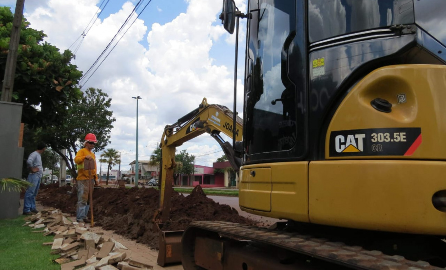 A Sanepar está investindo R$ 7,7 milhões na ampliação dos sistemas de abastecimento de água e de coleta e tratamento de esgoto em Palotina. Obras de assentamento das redes de distribuição de água -  Palotina, 25/01/2019  -  Foto: Divulgação Sanepar