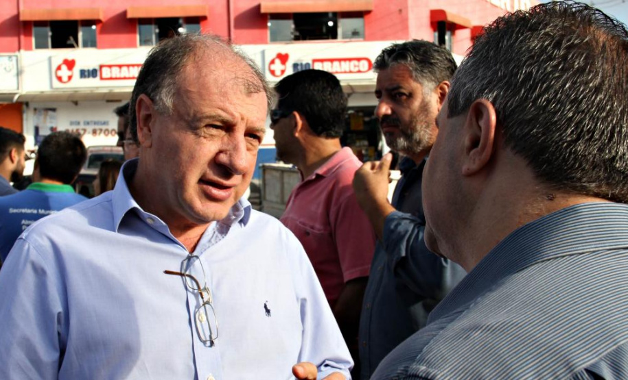 O Governo do Estado, em parceria com a Prefeitura de Almirante Tamandaré, entregou nesta sexta-feira (25) obras de revitalização do Terminal Rodoviário Municipal Vereador Dirceu Pavoni (Terminal Cachoeira), beneficiando diretamente cerca de 18 mil pessoas por dia, usuárias de dez linhas. A entrega foi feita pelo secretário do Desenvolvimento Urbano e Obras Públicas, João Carlos Ortega, e o prefeito Gerson Colodel. Foto: Divulgação/SEDU