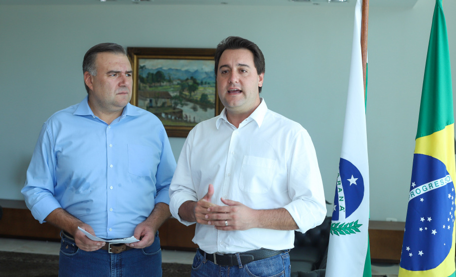 O salário mínimo regional do Paraná vai variar de R$ 1.306,80 a R$ 1.509,20. As novas faixas entram em vigor a partir do próximo dia 1º de fevereiro, quando será assinado o decreto que formaliza o reajuste. Os novos valores foram anunciados nesta sexta-feira (25/01) pelo governador Carlos Massa Ratinho Junior, em conjunto com o secretário da Justiça, Família e Trabalho, Ney Leprevost, no Palácio Iguaçu, em Curitiba. Foto: Rodrigo Felix Leal/ANPr