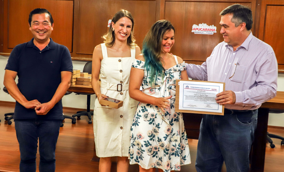 O secretário de estado da saúde, Beto Preto, participou na noite desta quinta-feira (24), da solenidade de formatura da 2ª turma de Residência Multiprofissional, da Autarquia Municipal de Saúde de Apucarana.Foto:Josias Pinto/Divulgação -SESA