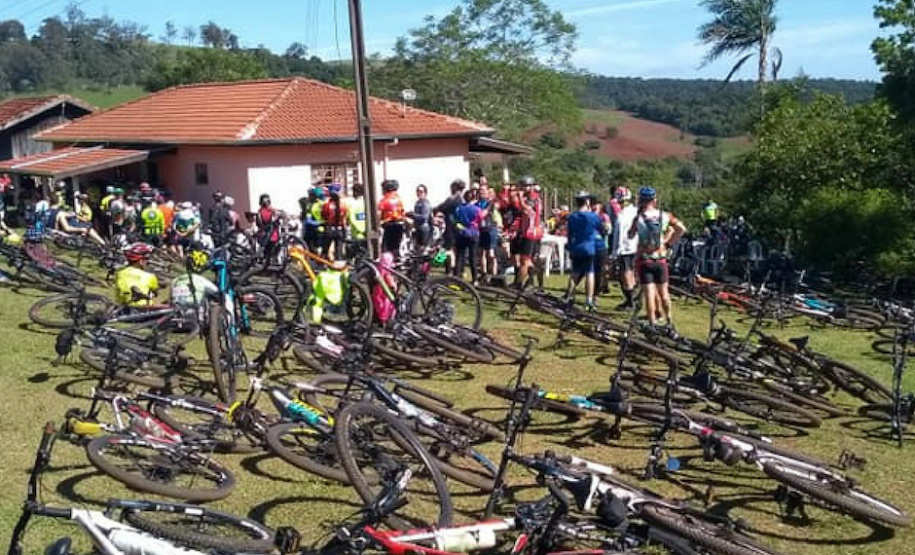 Além das conhecidas caminhadas internacionais da natureza, o Instituto Paranaense deAssistência Técnica e Extensão Rural (Emater-PR), em parceria com o Instituto AndaBrasil, também coordena no Paraná as pedaladas da natureza. Na foto, imagem do percurso natureza e produção rural em Ribeirão Claro - Foto: Marina P P Lima /Emater
