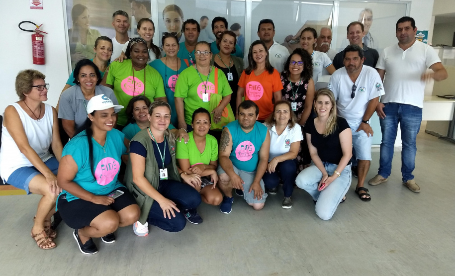 Com a confirmação da presença do vírus da febre amarela no Litoral do Paraná, em macacos encontrados mortos nesta semana, a Secretaria de Estado da Saúde fez duas grandes mobilizações neste sábado (26). Enviou profissionais, insumos e materiais de comunicação para reforçar as ações e a vacinação contra a doença em Antonina e organizou uma reunião técnica em Matinhos.
Foto:SESA