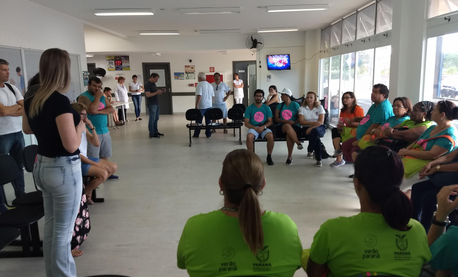 Com a confirmação da presença do vírus da febre amarela no Litoral do Paraná, em macacos encontrados mortos nesta semana, a Secretaria de Estado da Saúde fez duas grandes mobilizações neste sábado (26). Enviou profissionais, insumos e materiais de comunicação para reforçar as ações e a vacinação contra a doença em Antonina e organizou uma reunião técnica em Matinhos.
Foto:SESA