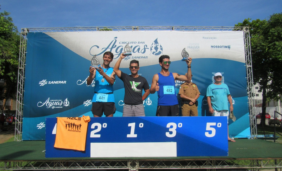 Saneparianos vencedores nos 10km: Marcelo Machado, Fernando Borba Júnior e Rafael Pimentel. Foto:Sanepar
