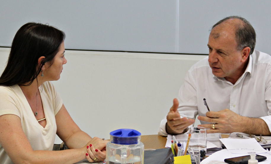 Avançar com novos projetos de sustentabilidade e inovação nos municípios foi o foco de uma reunião, nesta segunda-feira (28), em Curitiba, entre o secretário de Estado do Desenvolvimento Urbano e Obras Públicas, João Carlos Ortega, e representantes de outros órgãos e empresas do Estado.  -  Curitiba, 28/01/2019  -  Foto: Divulgação SEDU