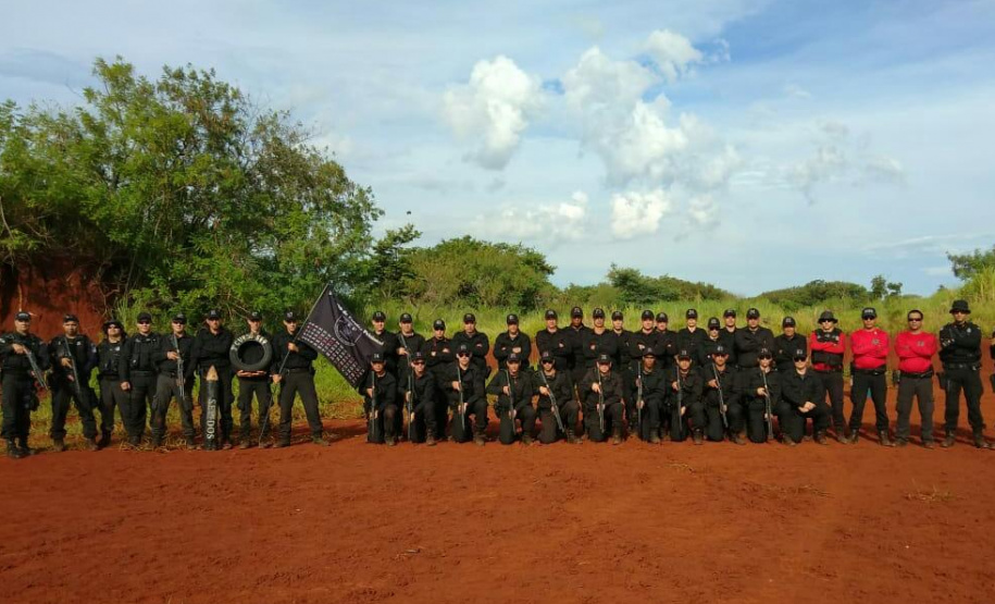 Agentes penitenciários que integram o quadro efetivo do Estado participaram do terceiro curso de escolta prisional realizado na cidade de Maringá. O objetivo foi capacitar esses servidores para compor os grupos especializados do Setor de Escolta Prisional do Departamento Penitenciário do Paraná (Depen). Foto: Divulgação/Depen