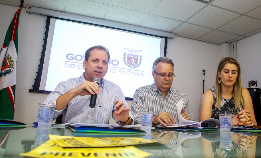 Coletiva de imprensa sobre o enfrentamento da febre amarela no Paraná. Na foto, e/d: Nestor Werner, diretor geral da Secretaria estadual da Saúde; João Crivelaro, da Superintendência em Vigilância à Saúde e Monique Costa, da Superintendência de Atenção à Saúde. - Curitiba, 30/01/2019 - Foto: Jaelson Lucas/anpr
