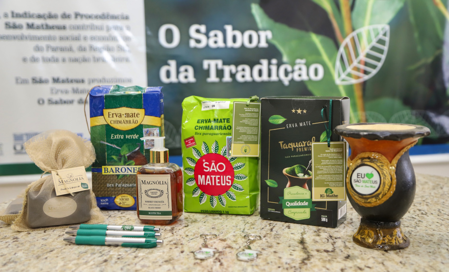 O Paraná é o terceiro estado brasileiro com o maior número de produtos certificados ou em processo de certificação de Indicação Geográfica. A importância da erva-mate para a história do Paraná – um
ramo da planta é inclusive um dos símbolos do brasão do Estado – foi um dos fatores
que levou à certificação do produto no ano passado. Foto: José Fernando Ogura/ANPr