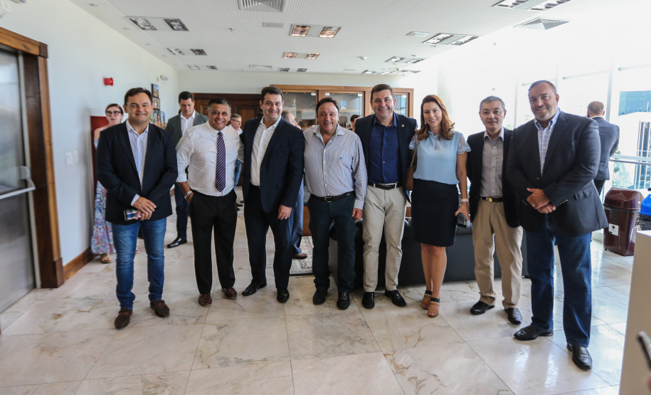 O Governador do Estado, Carlos Massa Ratinho Junior, assina o decreto que transfere a sede do governo para Cascavel, durante o Show Rural.
Curitiba,31/01/2019. Foto: Geraldo Bubniak/ANPr