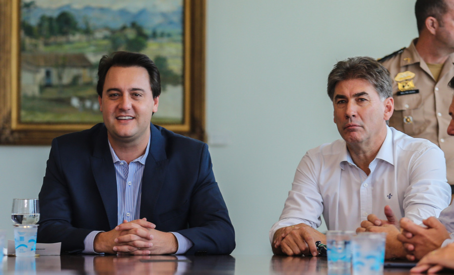 O Governador do Estado, Carlos Massa Ratinho Junior, assina o decreto que transfere a sede do governo para Cascavel, durante o Show Rural.
Curitiba,31/01/2019. Foto: Geraldo Bubniak/ANPr