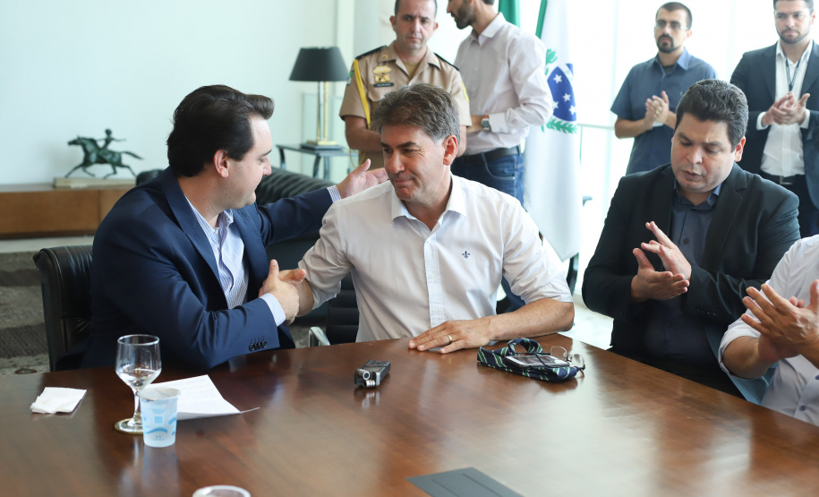 O Governador do Estado, Carlos Massa Ratinho Junior, assina o decreto que transfere a sede do governo para Cascavel, durante o Show Rural.
Curitiba,31/01/2019. Foto:Rodrigo Felix Leal/ANPr