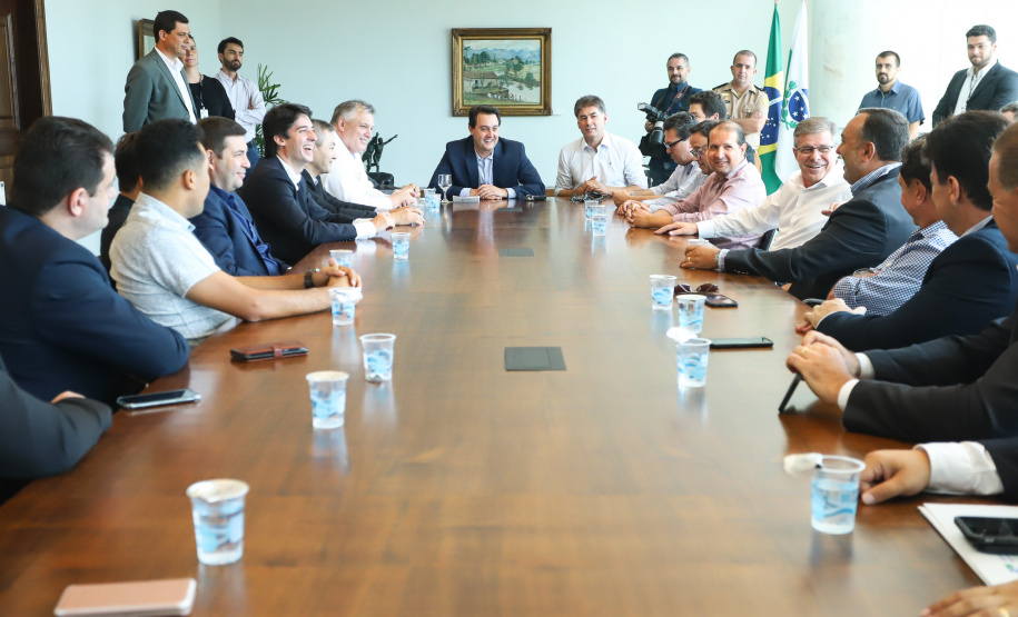 O Governador do Estado, Carlos Massa Ratinho Junior, assina o decreto que transfere a sede do governo para Cascavel, durante o Show Rural.
Curitiba,31/01/2019. Foto:Rodrigo Felix Leal/ANPr