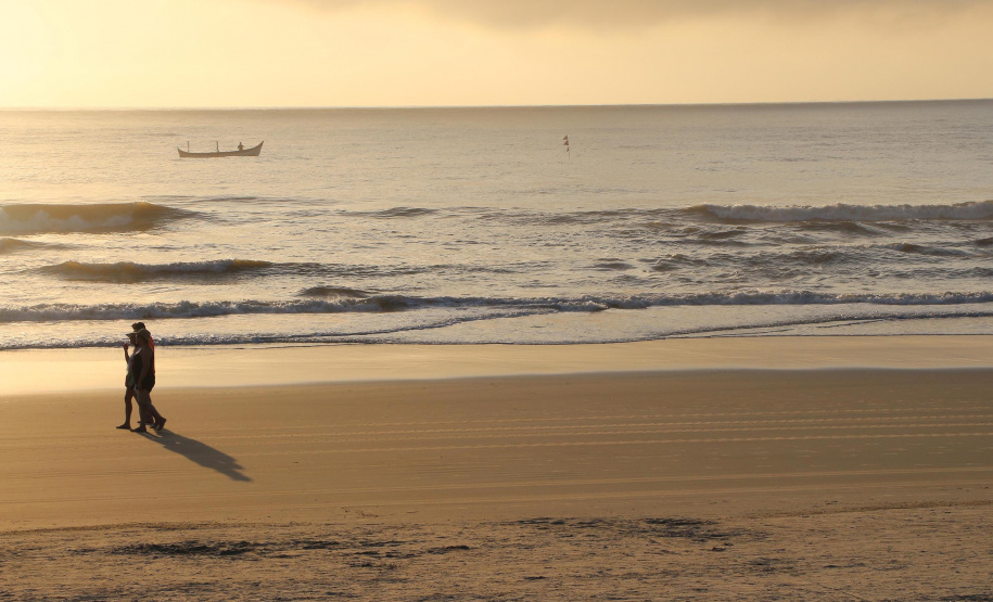 Mais de 80% dos afogamentos ocorrem em áreas em que há corrente de retorno. O Corpo de Bombeiros do Paraná alerta que esse fenômeno é um perigo difícil de ser identificado pelos banhistas. No Litoral do Estado; esses pontos estão geralmente demarcados com placas de perigo colocadas pelos guarda-vidas  -   Operação Verão; 01/02/2019; -; Foto: Divulgação PMPr
