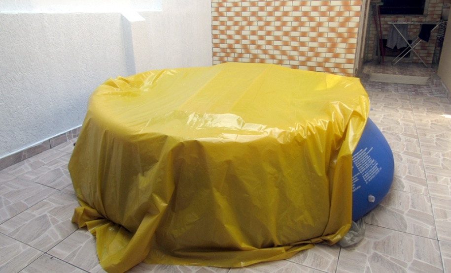 Manutenção de piscinas pequenas evita aumento da conta de água.Foto: Sanepar