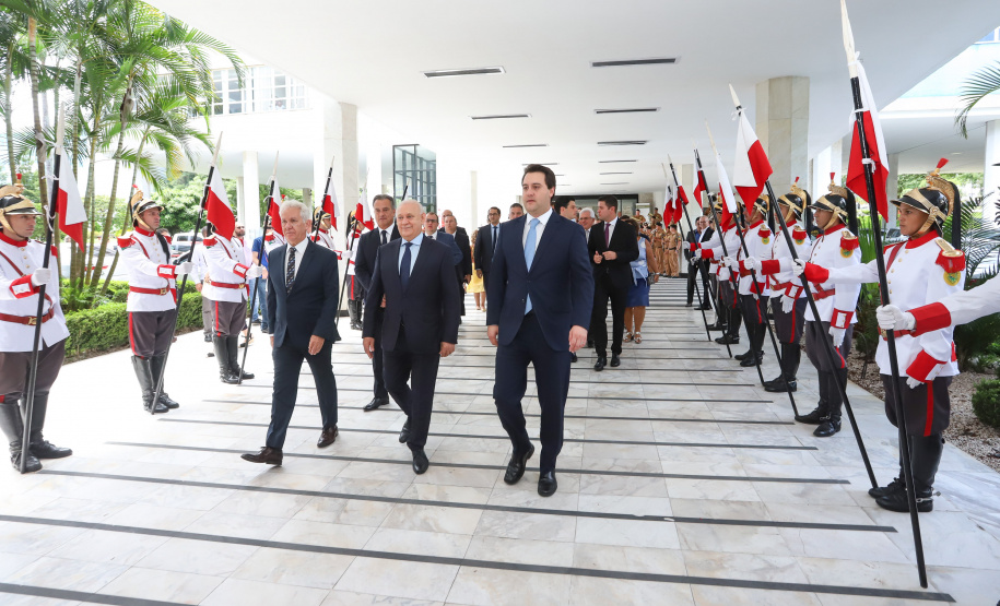 O governador Carlos Massa Ratinho Junior participou nesta sexta-feira (01) da solenidade de posse dos 54 deputados estaduais na Assembleia Legislativa do Paraná. -  Curitiba, 01/02/2019  -  Foto:  Rodrigo Félix Leal/ANPr