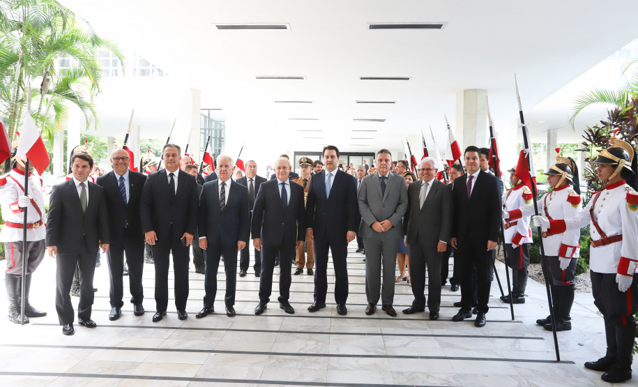 O governador Carlos Massa Ratinho Junior participou nesta sexta-feira (01) da solenidade de posse dos 54 deputados estaduais na Assembleia Legislativa do Paraná. -  Curitiba, 01/02/2019  -  Foto:  Rodrigo Félix Leal/ANPr