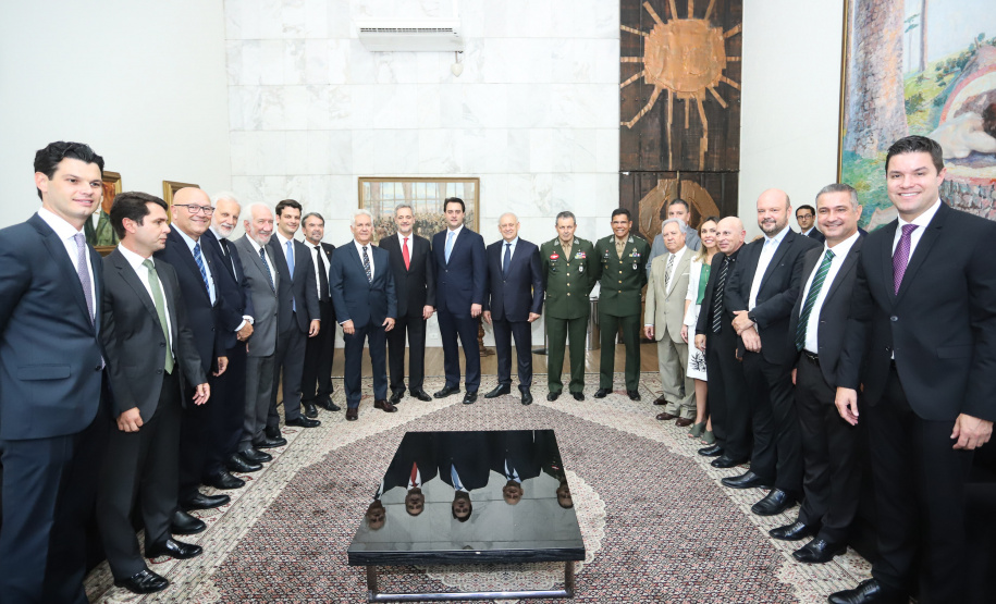 O governador Carlos Massa Ratinho Junior participou nesta sexta-feira (01) da solenidade de posse dos 54 deputados estaduais na Assembleia Legislativa do Paraná. -  Curitiba, 01/02/2019  -  Foto:  Rodrigo Félix Leal/ANPr