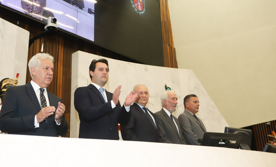 O governador Carlos Massa Ratinho Junior participou nesta sexta-feira (01) da solenidade de posse dos 54 deputados estaduais na Assembleia Legislativa do Paraná. -  Curitiba, 01/02/2019  -  Foto:  Rodrigo Félix Leal/ANPr