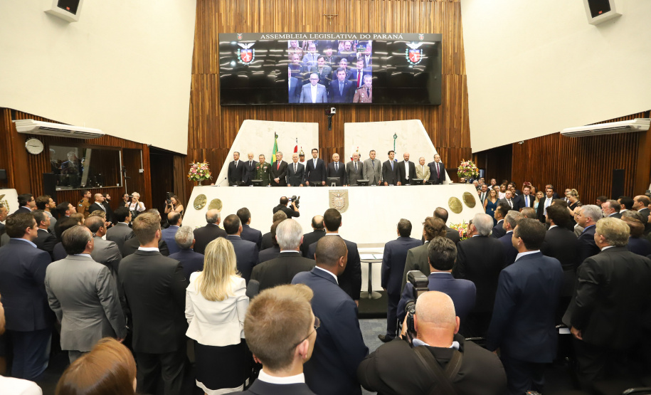 O governador Carlos Massa Ratinho Junior participou nesta sexta-feira (01) da solenidade de posse dos 54 deputados estaduais na Assembleia Legislativa do Paraná. -  Curitiba, 01/02/2019  -  Foto:  Rodrigo Félix Leal/ANPr