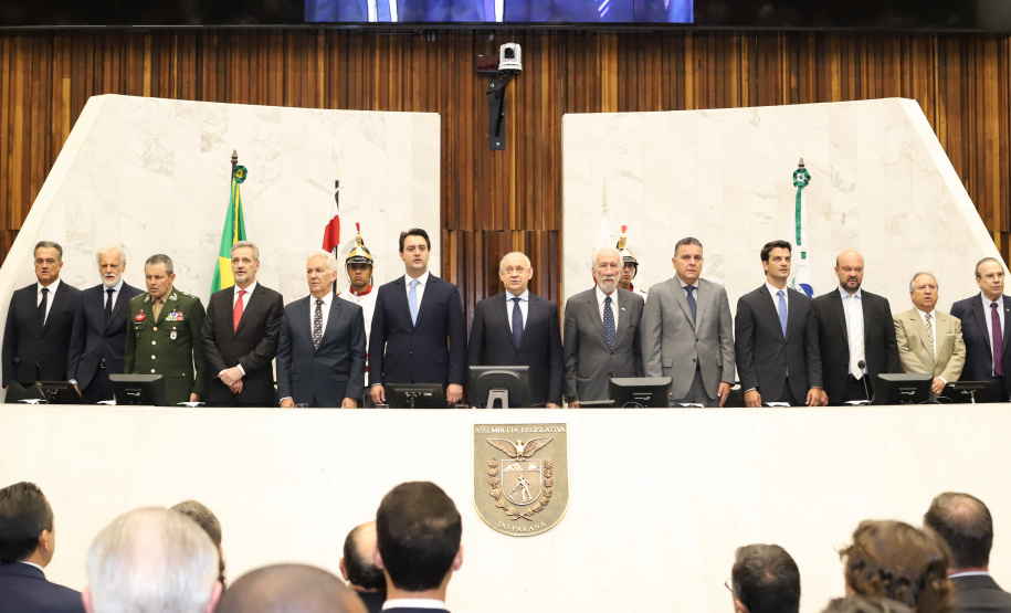 O governador Carlos Massa Ratinho Junior participou nesta sexta-feira (01) da solenidade de posse dos 54 deputados estaduais na Assembleia Legislativa do Paraná. -  Curitiba, 01/02/2019  -  Foto:  Rodrigo Félix Leal/ANPr