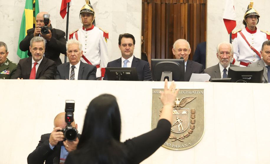 O governador Carlos Massa Ratinho Junior participou nesta sexta-feira (01) da solenidade de posse dos 54 deputados estaduais na Assembleia Legislativa do Paraná. -  Curitiba, 01/02/2019  -  Foto:  Rodrigo Félix Leal/ANPr