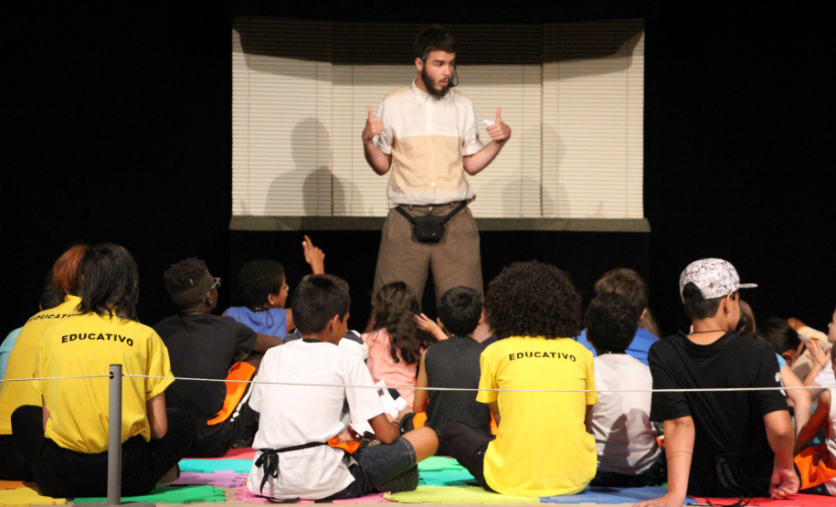 Pela primeira vez, o Museu Oscar Niemeyer (MON) organizou uma Colônia de Férias para instituições sociais que atendem menores em situação de vulnerabilidade social. A ação tem como principal objetivo democratizar a arte e a cultura.  -  Curitiba, 01/02/2019  -  Foto: Maita Franco/MON