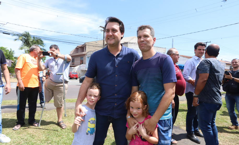 O governador Carlos Massa Ratinho Junior e o prefeito de Curitiba, Rafael Greca, inauguraram neste sábado (02) um parque esportivo no Bairro Novo. A estrutura conta com quadra de futebol com grama sintética, pista de skate com oito obstáculos e quadra poliesportiva. Curitiba,02/02/2019   -  Foto: Rodrigo Félix Leal/ANPr