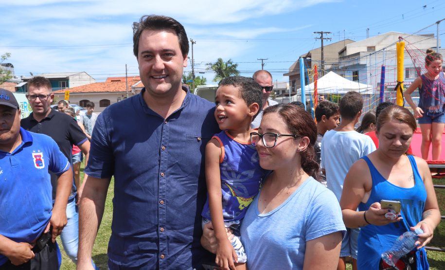 O governador Carlos Massa Ratinho Junior e o prefeito de Curitiba, Rafael Greca, inauguraram neste sábado (02) um parque esportivo no Bairro Novo. A estrutura conta com quadra de futebol com grama sintética, pista de skate com oito obstáculos e quadra poliesportiva. Curitiba,02/02/2019   -  Foto: Rodrigo Félix Leal/ANPr