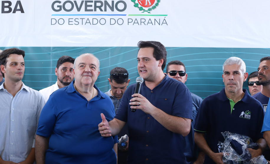 O governador Carlos Massa Ratinho Junior e o prefeito de Curitiba, Rafael Greca, inauguraram neste sábado (02) um parque esportivo no Bairro Novo. A estrutura conta com quadra de futebol com grama sintética, pista de skate com oito obstáculos e quadra poliesportiva. Curitiba,02/02/2019   -  Foto: Rodrigo Félix Leal/ANPr