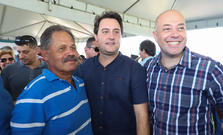 O governador Carlos Massa Ratinho Junior e o prefeito de Curitiba, Rafael Greca, inauguraram neste sábado (02) um parque esportivo no Bairro Novo. A estrutura conta com quadra de futebol com grama sintética, pista de skate com oito obstáculos e quadra poliesportiva. Curitiba,02/02/2019   -  Foto: Rodrigo Félix Leal/ANPr