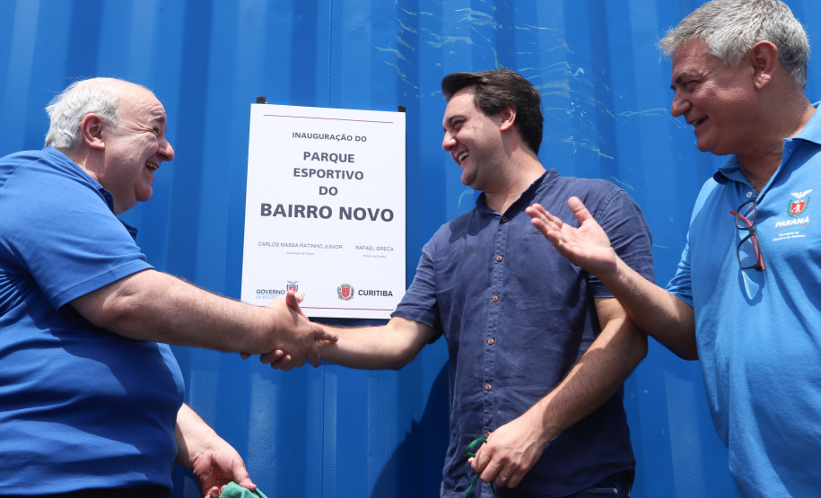 O governador Carlos Massa Ratinho Junior e o prefeito de Curitiba, Rafael Greca, inauguraram neste sábado (02) um parque esportivo no Bairro Novo. A estrutura conta com quadra de futebol com grama sintética, pista de skate com oito obstáculos e quadra poliesportiva. Curitiba,02/02/2019   -  Foto: Rodrigo Félix Leal/ANPr