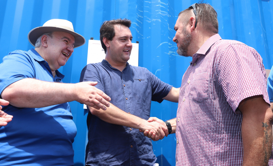 O governador Carlos Massa Ratinho Junior e o prefeito de Curitiba, Rafael Greca, inauguraram neste sábado (02) um parque esportivo no Bairro Novo. A estrutura conta com quadra de futebol com grama sintética, pista de skate com oito obstáculos e quadra poliesportiva. Curitiba,02/02/2019   -  Foto: Rodrigo Félix Leal/ANPr