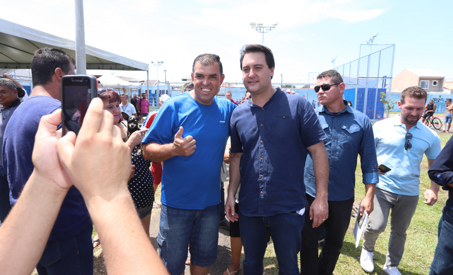 O governador Carlos Massa Ratinho Junior e o prefeito de Curitiba, Rafael Greca, inauguraram neste sábado (02) um parque esportivo no Bairro Novo. A estrutura conta com quadra de futebol com grama sintética, pista de skate com oito obstáculos e quadra poliesportiva. Curitiba,02/02/2019   -  Foto: Rodrigo Félix Leal/ANPr