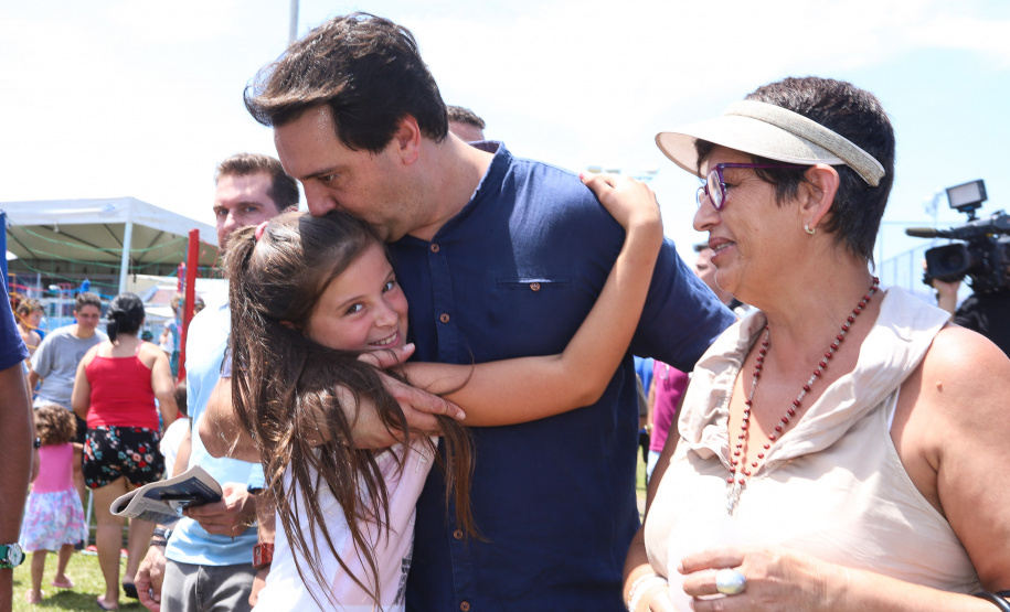 O governador Carlos Massa Ratinho Junior e o prefeito de Curitiba, Rafael Greca, inauguraram neste sábado (02) um parque esportivo no Bairro Novo. A estrutura conta com quadra de futebol com grama sintética, pista de skate com oito obstáculos e quadra poliesportiva. Curitiba,02/02/2019   -  Foto: Rodrigo Félix Leal/ANPr