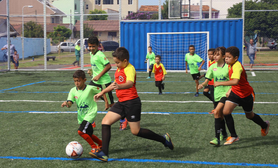 O governador Carlos Massa Ratinho Junior e o prefeito de Curitiba, Rafael Greca, inauguraram neste sábado (02) um parque esportivo no Bairro Novo. A estrutura conta com quadra de futebol com grama sintética, pista de skate com oito obstáculos e quadra poliesportiva. Curitiba,02/02/2019 Foto:Jaelson Lucas / ANPr